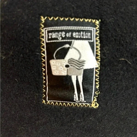 Range of motion embroidered felted wool  crossbody handbag - Picture 6 of 10